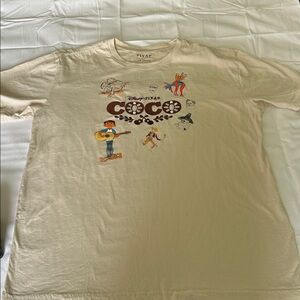 (B) Disney Pixar box lunch Coco Cream T-Shirt size Large